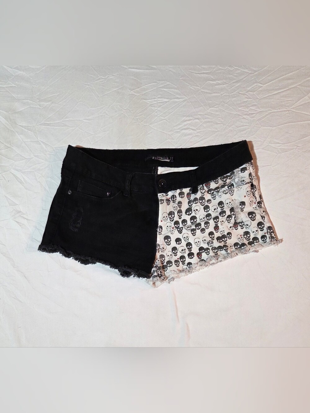 Vintage Lovesick Skull Print Denim Shorts Low Rise Raw Hem Cut-Offs -11